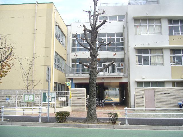 Primary school. 333m to Kobe Municipal Dongtan elementary school (elementary school)