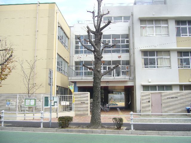 Primary school. 333m to Kobe Municipal Dongtan elementary school (elementary school)