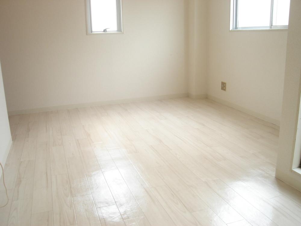 Living and room. Stylish Western-style in which the white tones