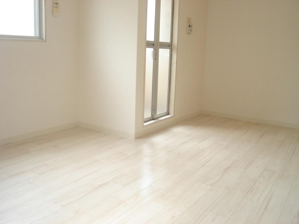 Living and room. Sunny Western-style