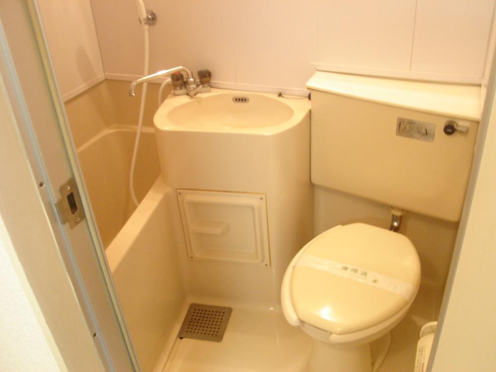 Bath. Unit bus with cleanliness