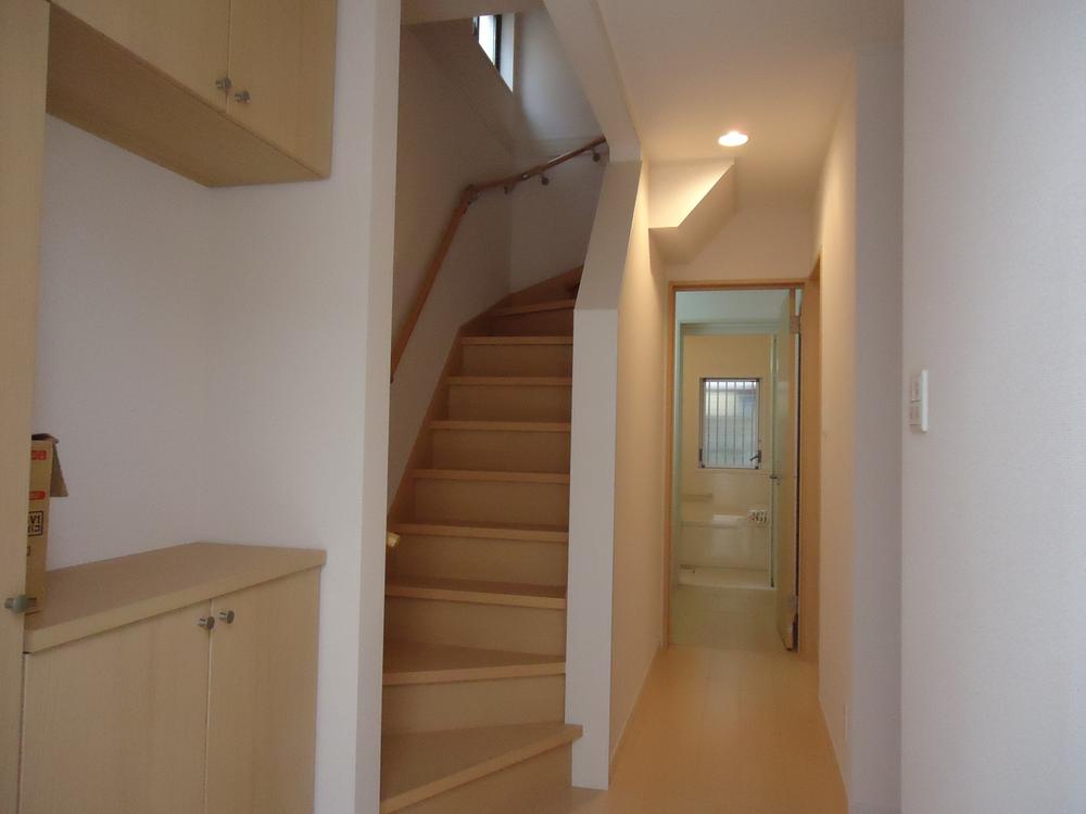 Entrance.  [Local sales representative company T ・ M planning 06-6627-7007] Sumiyoshiminami cho 2 4LDK3 storey parking two 3380 ・ 35,800,000 yen 3 compartment limited LDK19.5 Pledge, Parking two Allowed, 