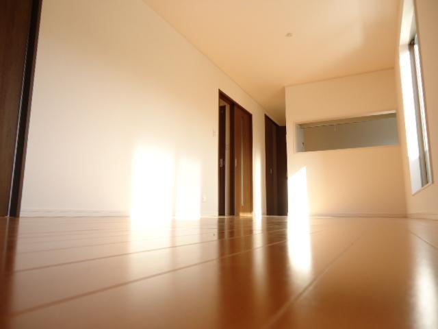 Living.  [Local sales representative company T ・ M planning 06-6627-7007] Sumiyoshiminami cho 2 4LDK3 storey parking two 3380 ・ 35,800,000 yen 3 compartment limited LDK19.5 Pledge, Parking two Allowed, 