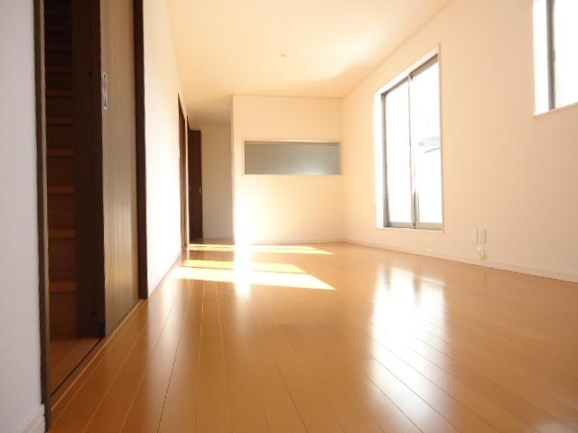 Living.  [Local sales representative company T ・ M planning 06-6627-7007] Sumiyoshiminami cho 2 4LDK3 storey parking two 3380 ・ 35,800,000 yen 3 compartment limited LDK19.5 Pledge, Parking two Allowed, 