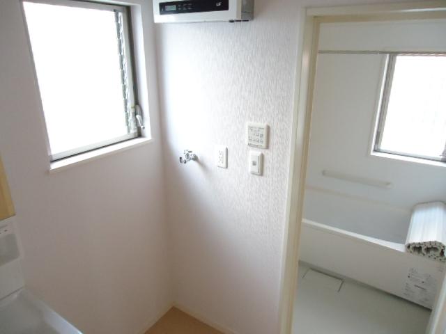 Wash basin, toilet.  [Local sales representative company T ・ M planning 06-6627-7007] Sumiyoshiminami cho 2 4LDK3 storey parking two 3380 ・ 35,800,000 yen 3 compartment limited LDK19.5 Pledge, Parking two Allowed, 