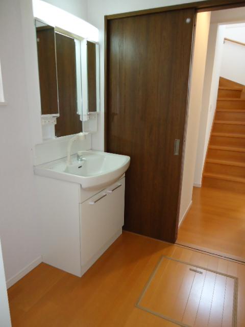 Wash basin, toilet.  [Local sales representative company T ・ M planning (Co.) 06-6627-7007] Facing south, Three-story, Parking two Allowed 3380 ・ 35,800,000 yen 3 compartment It is in local briefings Please do not hesitate to contact us ◆ 