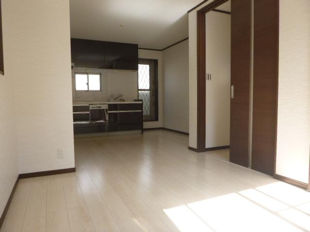 Living.  ■ LDK is about 12.8 Pledge