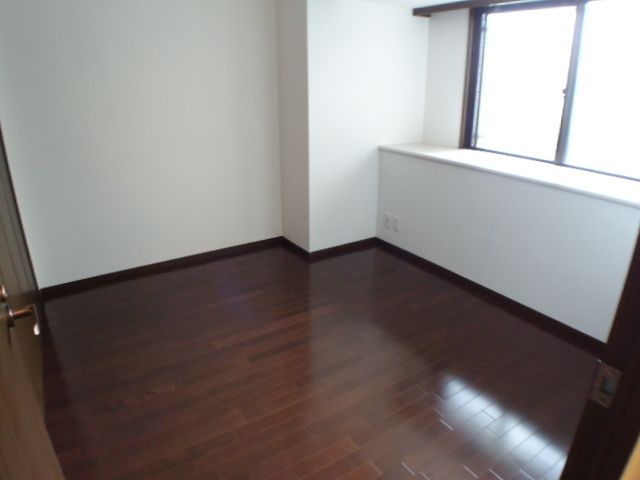 Living and room. Flooring other than Japanese-style room.