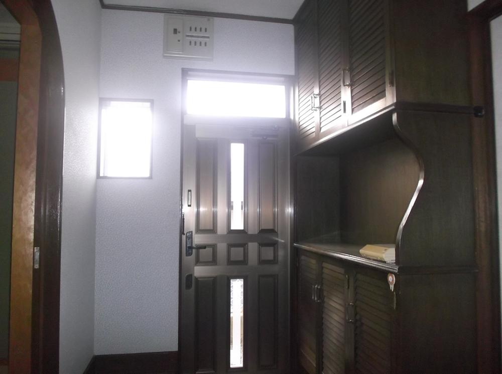 Entrance. Local (11 May 2013) Shooting