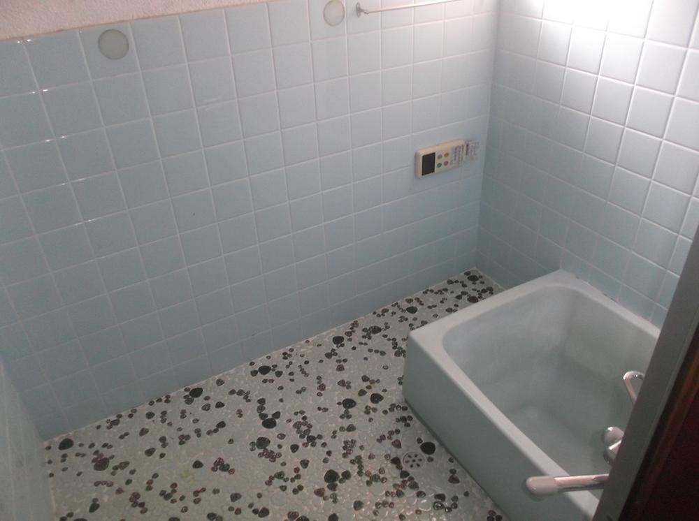 Bathroom. Indoor (11 May 2013) Shooting