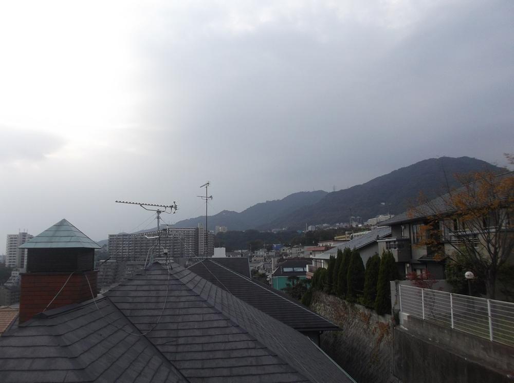 View photos from the dwelling unit. View from the site (November 2013) Shooting