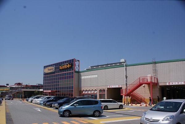 Supermarket. 720m to Sunshine Wharf (super)