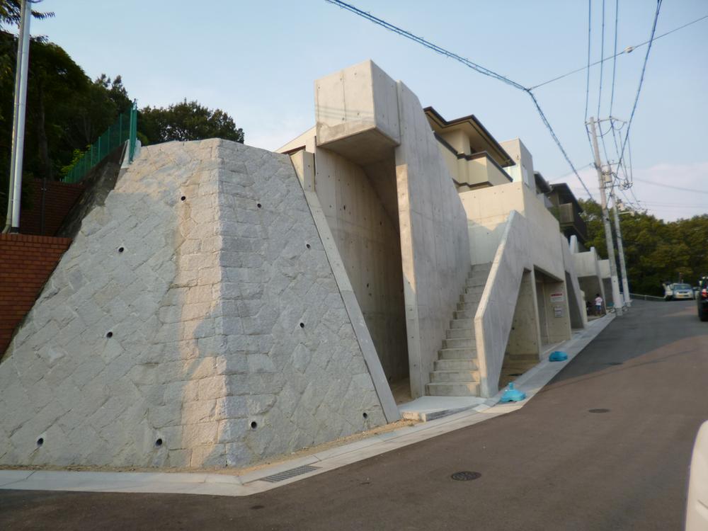 Local photos, including front road. Local (August 2013) Shooting