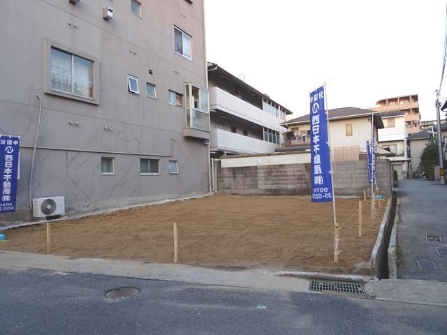 Local photos, including front road. Local (12 May 2013) Shooting