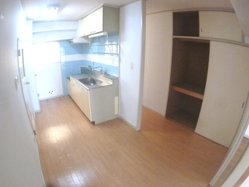 Living and room. Right-back is the high storage capacity storeroom.