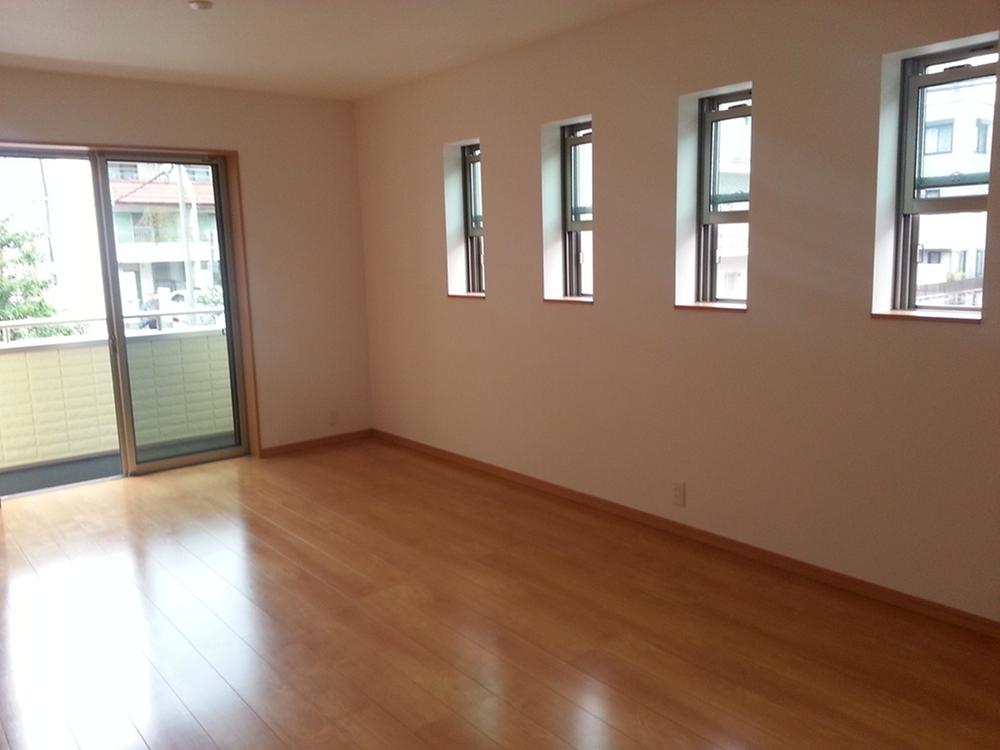 Same specifications photos (living). living.