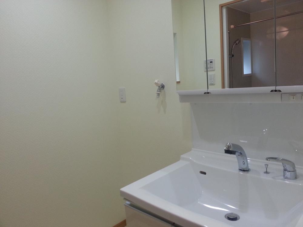 Wash basin, toilet. Indoor (10 May 2013) Shooting