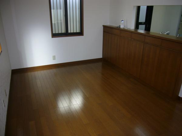 Non-living room. Dining photo