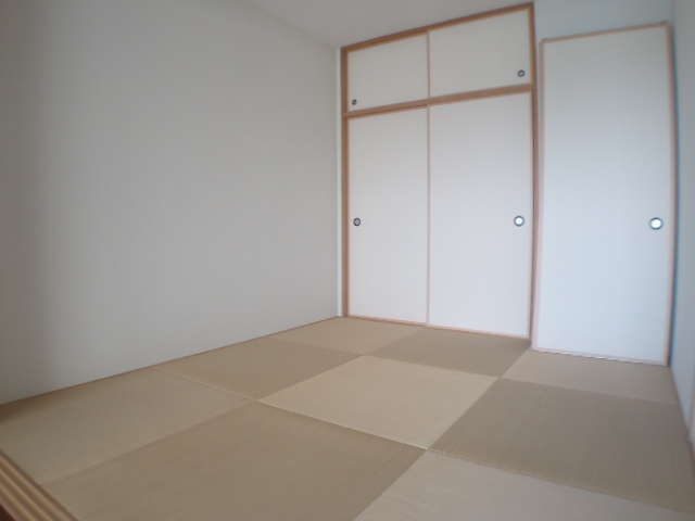 Living and room. Stylish Ryukyu tatami.