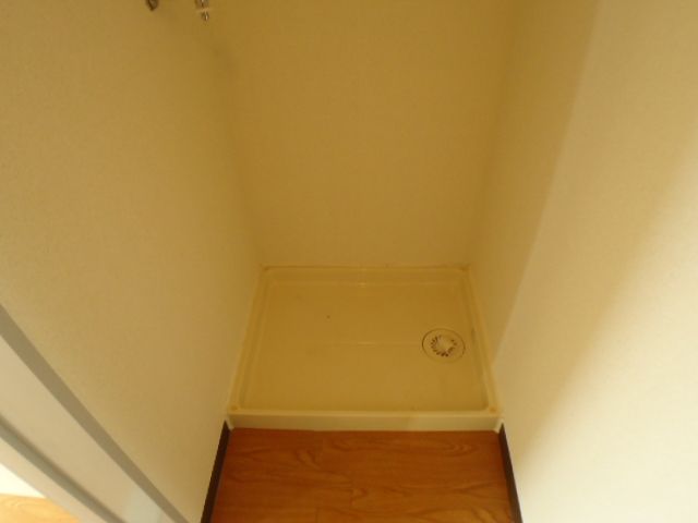 Other Equipment. Indoor laundry bread.