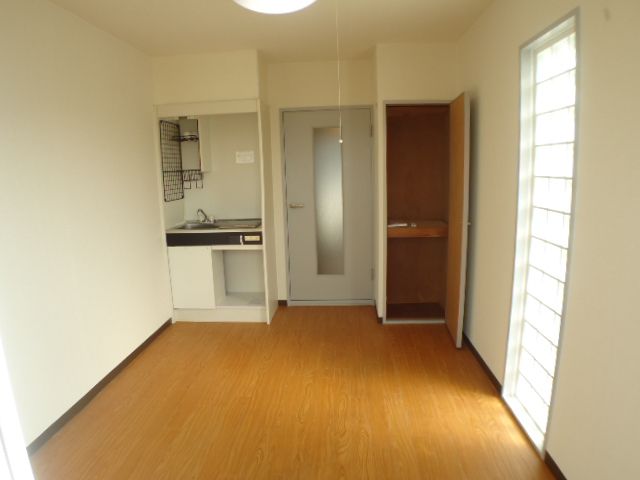 Living and room. I am happy I can live with pets.