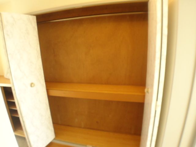 Receipt. Entrance storage.