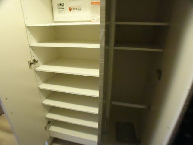 Entrance. Plenty of certain shoes BOX.