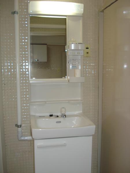 Washroom. Wash basin