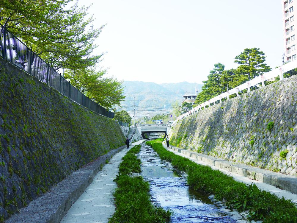park. Perfect to 1162m every day walk to Ishiyagawa park.