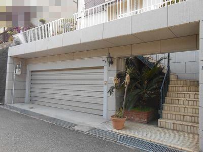 Parking lot. With electric remote control shutter