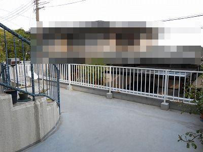 Garden. Local (1993 May 25, years) shooting, The upper part of the excavation garage has become the garden