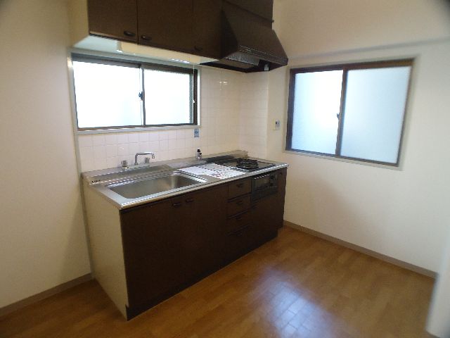 Kitchen. Reference photograph (same property other Room No.)