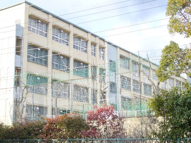 Junior high school. 750m to Kobe Sumiyoshi junior high school (junior high school)