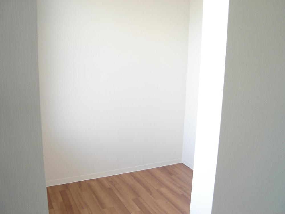 Receipt. Spacious walk-in closet