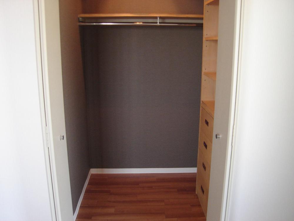 Receipt. Spacious walk-in closet