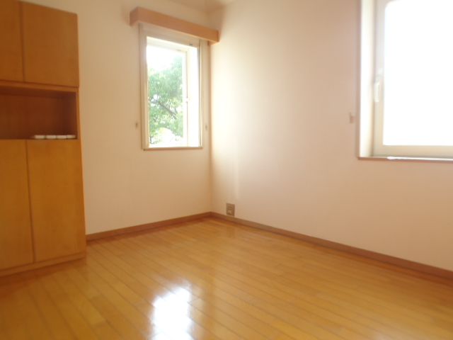 Living and room. Western-style 5.6 Pledge