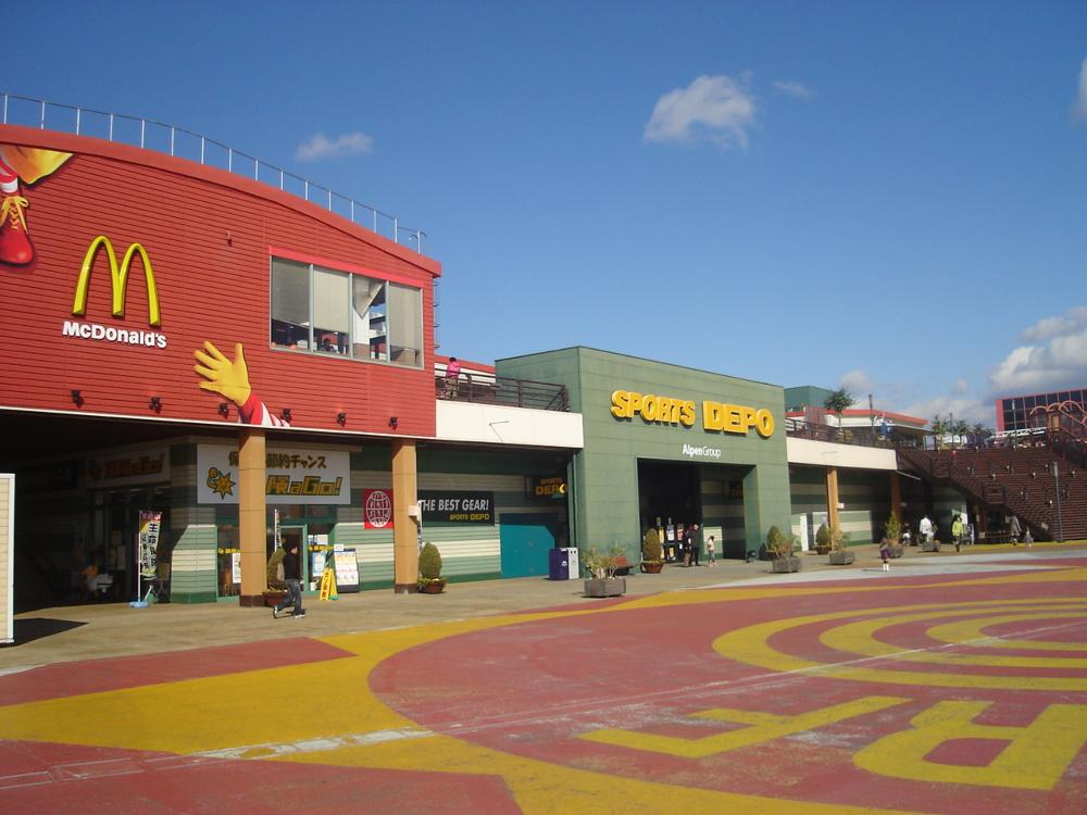 Shopping centre. 778m to Sunshine Wharf Kobe (shopping center)