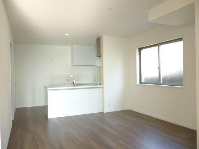 Living. LDK about 24 Pledge