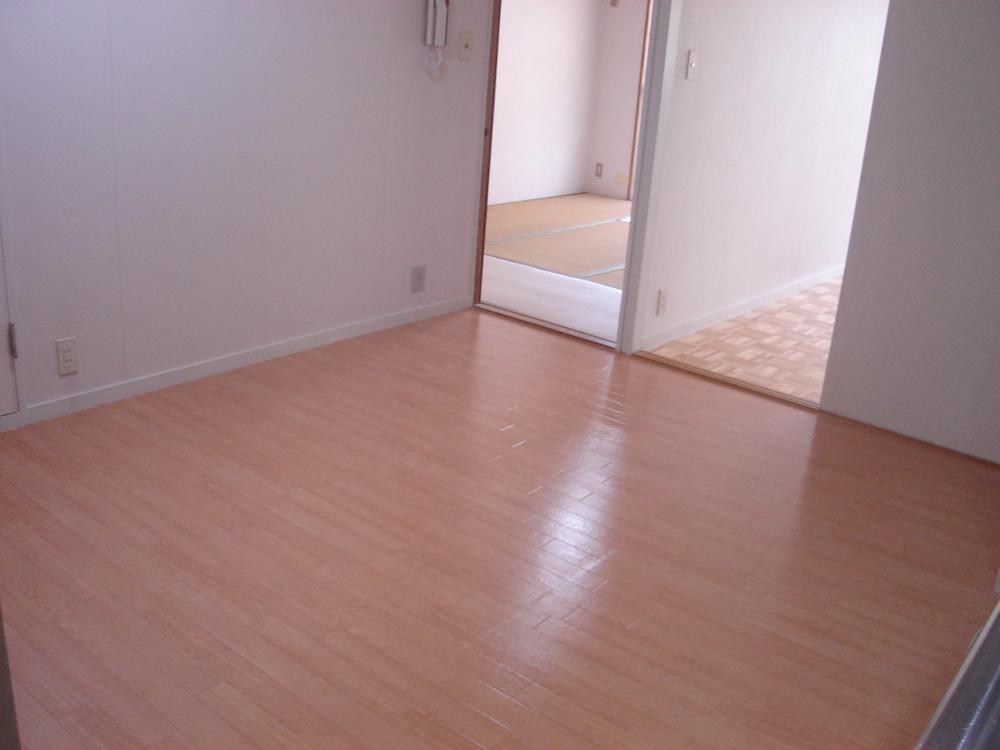 Living and room. Clean kitchen living