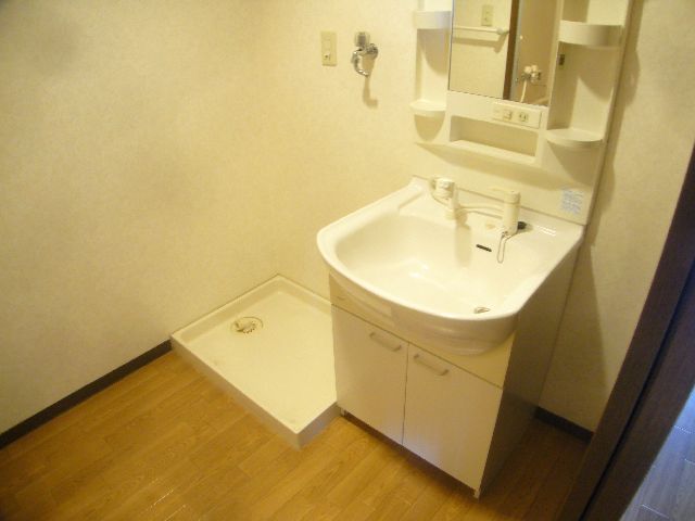 Washroom. Wide basin dressing room You can also morning Shan.