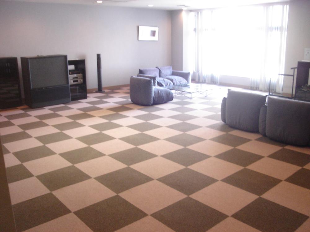 lobby. There Bobby room on the second floor