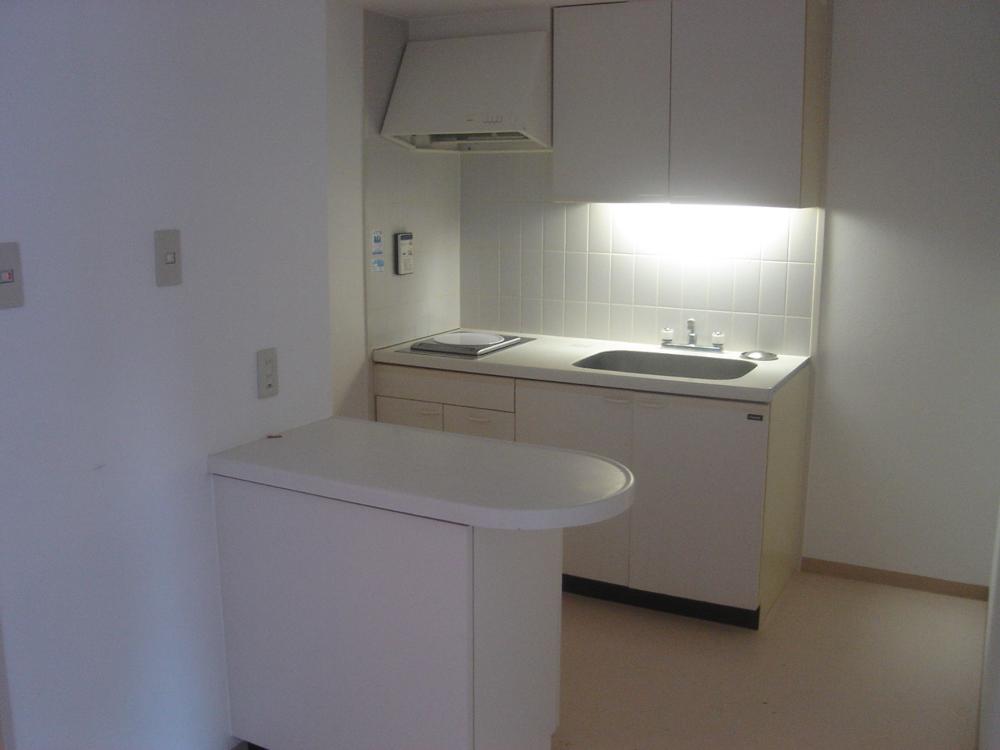 Kitchen. Spacious counter system Kitchen