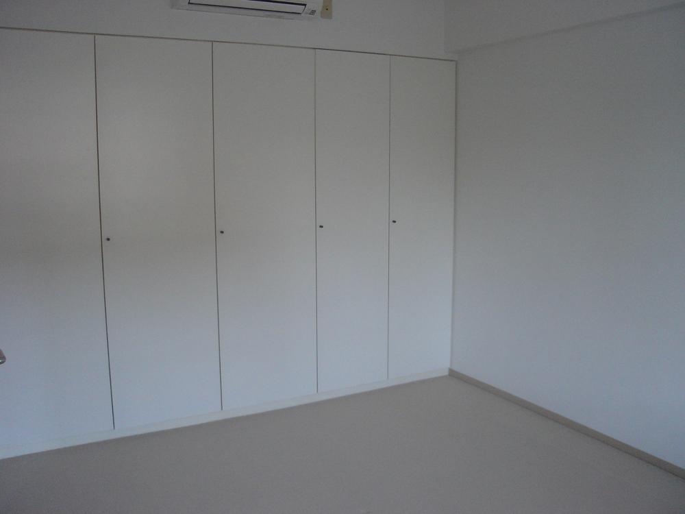 Other room space. Day good Western-style