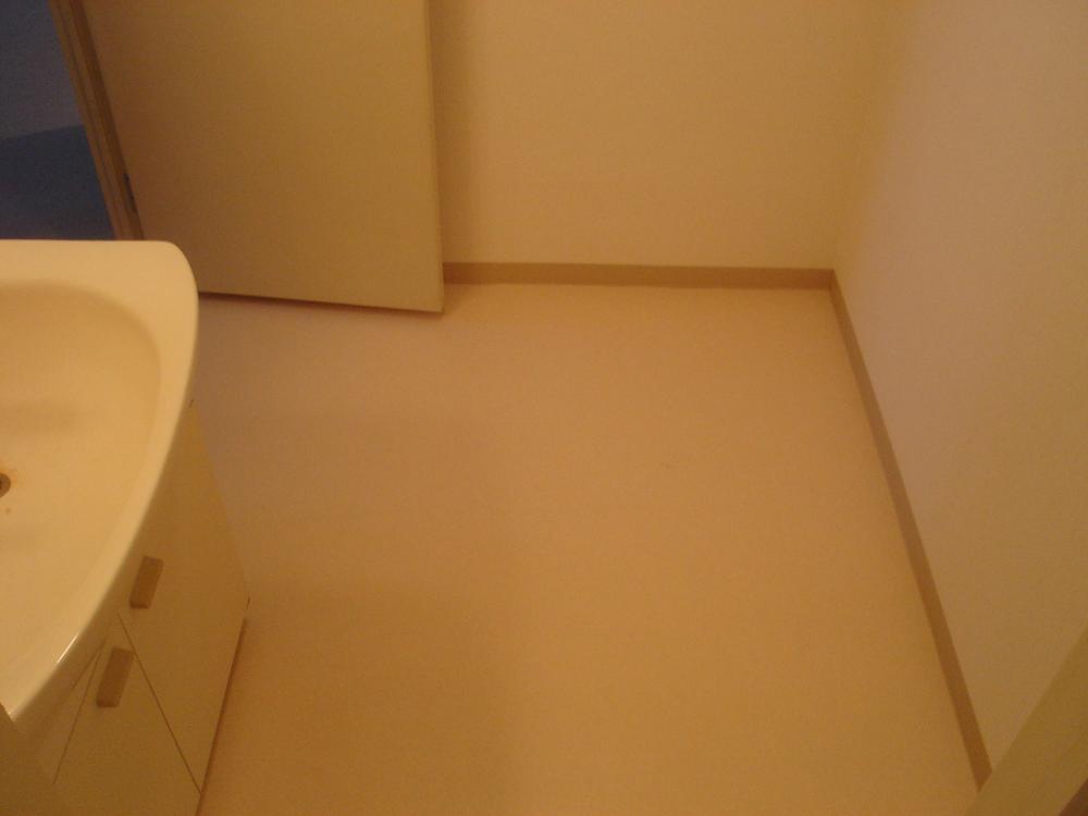 Washroom. Spacious washroom