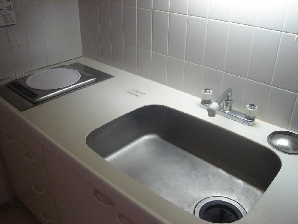 Kitchen. Spacious counter system Kitchen