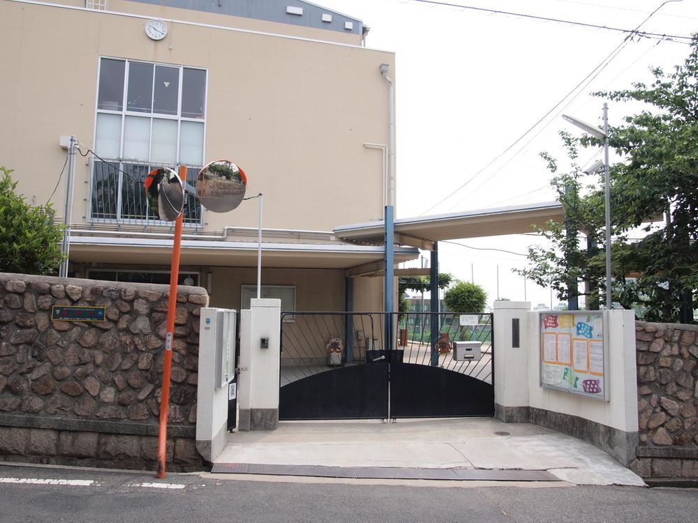 Junior high school. 220m to Kobe Sumiyoshi Junior High School