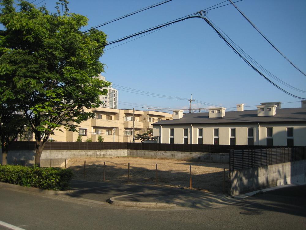 Local photos, including front road. Local (08 May 2013) Shooting