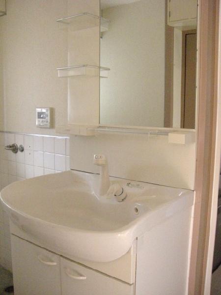 Washroom. Wash basin