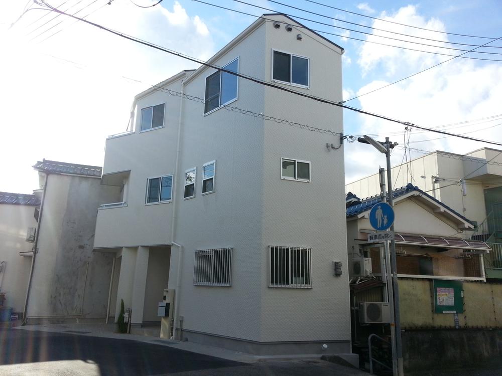 Local appearance photo. Local (11 May 2013) Shooting