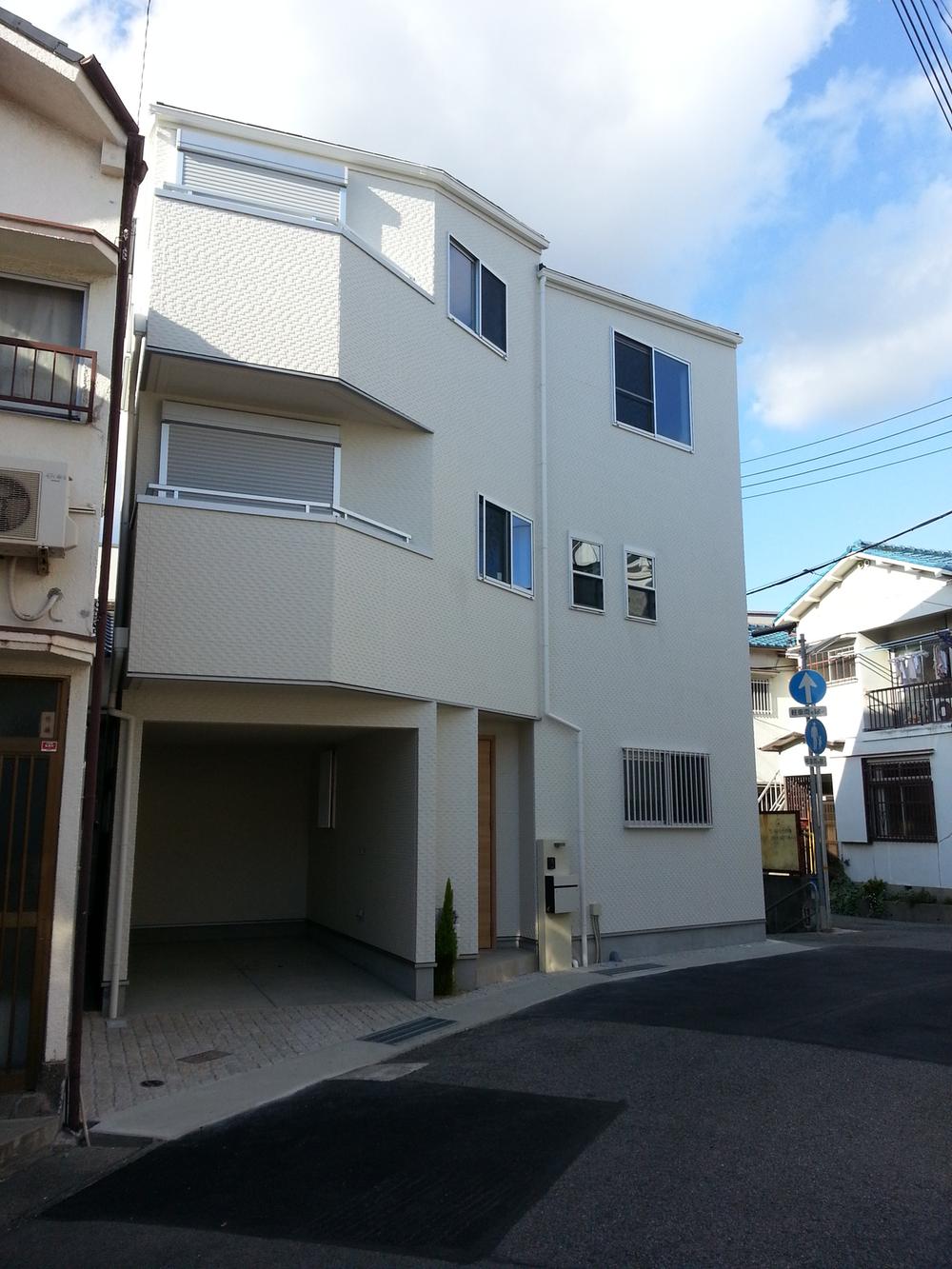 Local appearance photo. Local (11 May 2013) Shooting